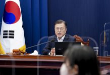 문 대통령 “성장률 4% 달성 충분히 가능…각고의 노력 기울여달라”