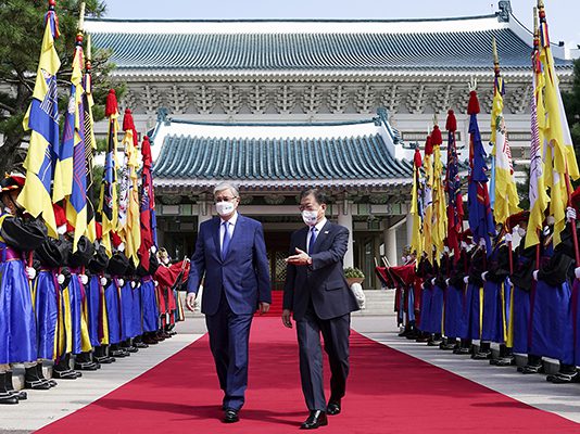 한·카자흐 정상회담…“4차 산업혁명 등 신산업 분야 협력 확대”