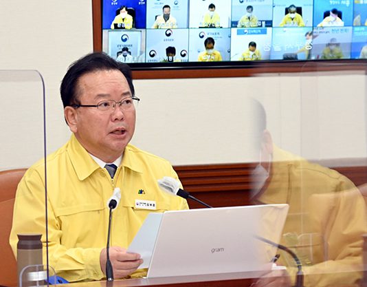 김 총리 “먹는 치료제 사용 더욱 확대…65세에서 60세 이상으로”