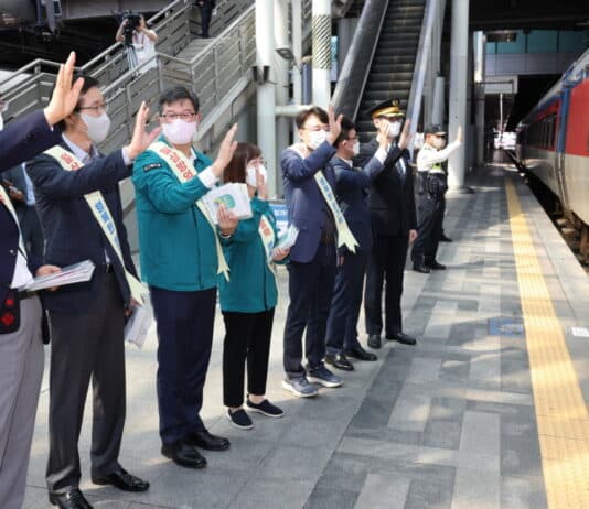 추석 귀성객을 위한 연휴 방역수칙 안내 – 안전하고 편안한 추석 연휴를 위해 일상방역수칙·코로나19 의료이용기관 정보 안내서 배부 –