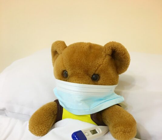 암 면역 요법: 최신 치료법과 그 효과 brown bear plush toy on white textile