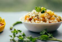 최신 식단 트렌드, 건강과 지속가능성을 모두 잡다 white ceramic bowl with green vegetable