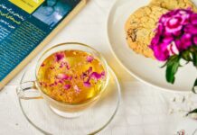 바쁜 일상 속 ‘대체요법’ 열풍… 집에서 쉽게 따라하는 건강 루틴 a bowl of food next to a flower